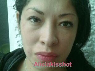 Aliciakisshot