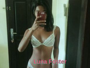 Luna_Foster