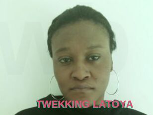 TWEKKING_LATOYA